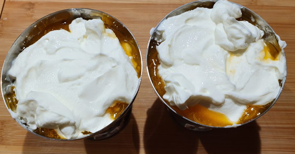 coppe di cachi e yogurt greco