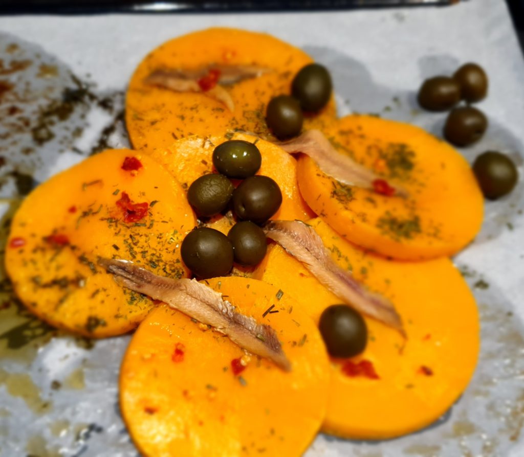 zucca al forno con acciughe olive e peperoncino