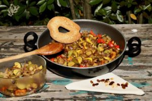 caponata di melanzane, peperoni e zucchine