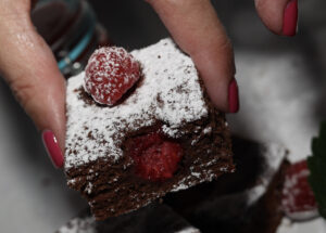 brownie al ciccolato e lamponi