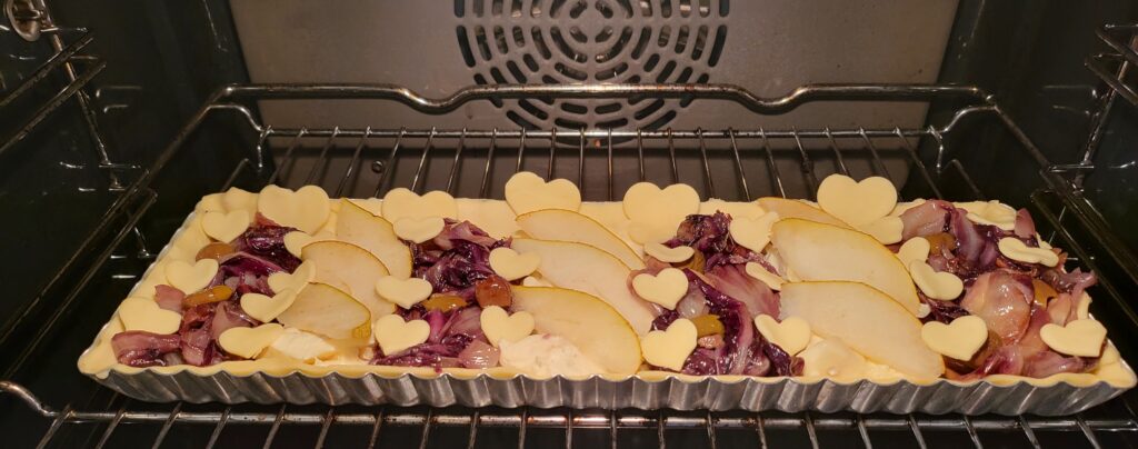 crostata salata pronta per la cottura