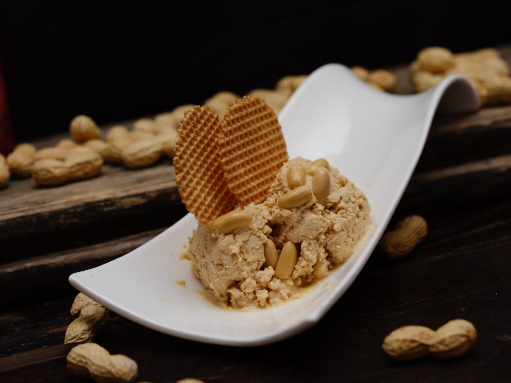 Gelato al burro d'arachidi con gelatiera