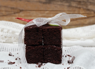Scopri di più sull'articolo Brownies triplo cioccolato con peperoncino