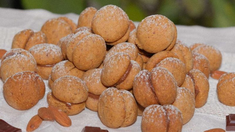 Baci di dama alle mandorle