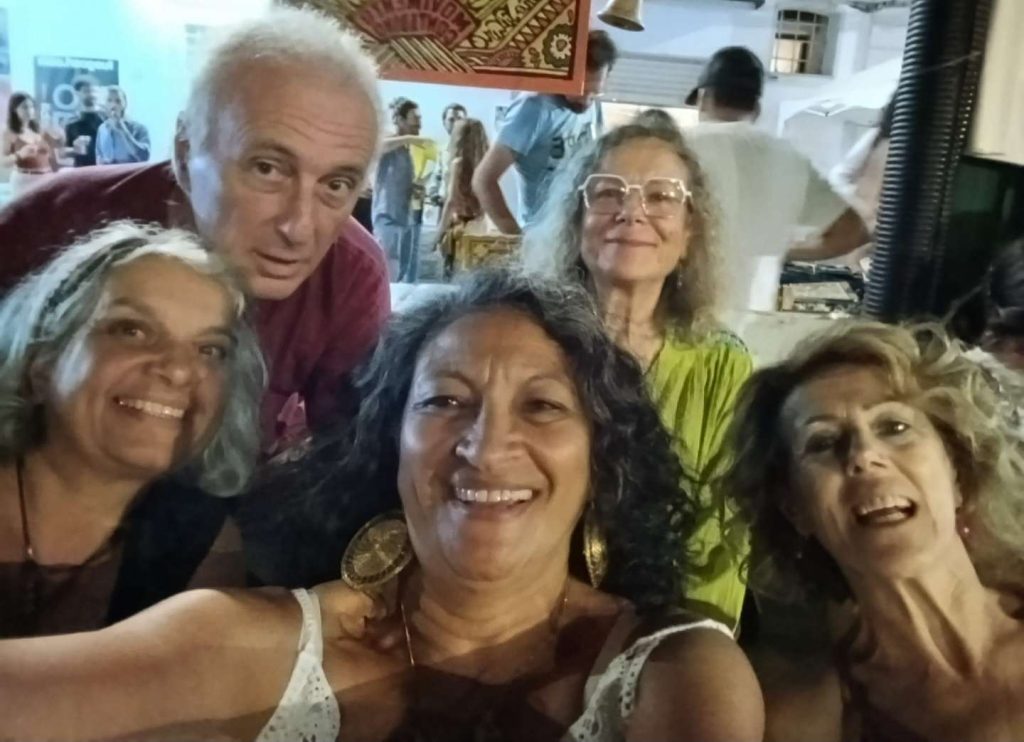 Amici di felice e conflenti