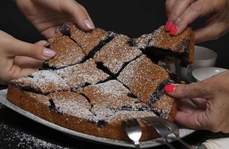 Scopri di più sull'articolo Torta all’acqua con marmellata di mirtilli