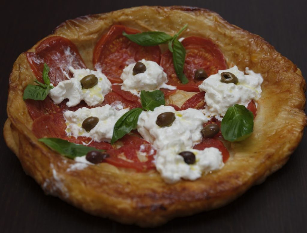 Tatin salata pomodori burrata e olive