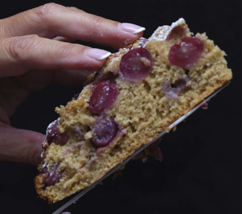 Torta all'uva rossa