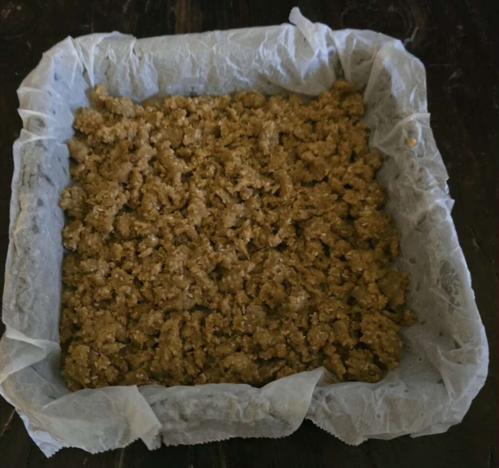 sbriciolata al cocco in preparazione