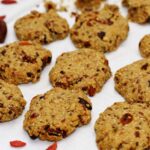 Biscotti d’avena dolcificati con datteri